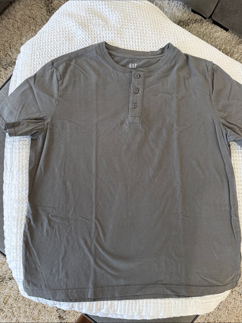 GAP Men's Short-Sleeve Gray Henley Tee